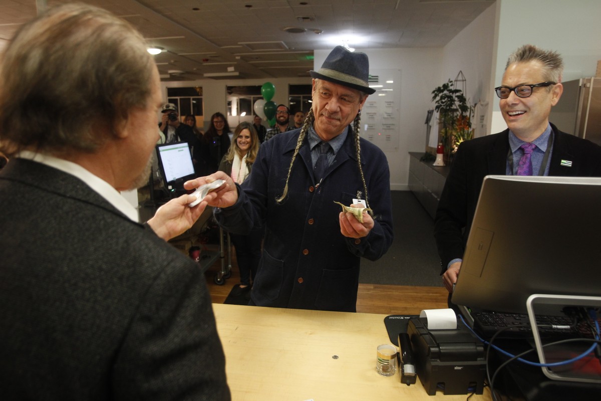 Kalifornien startet Marihuana-Verkauf – stundenlange Wartezeiten