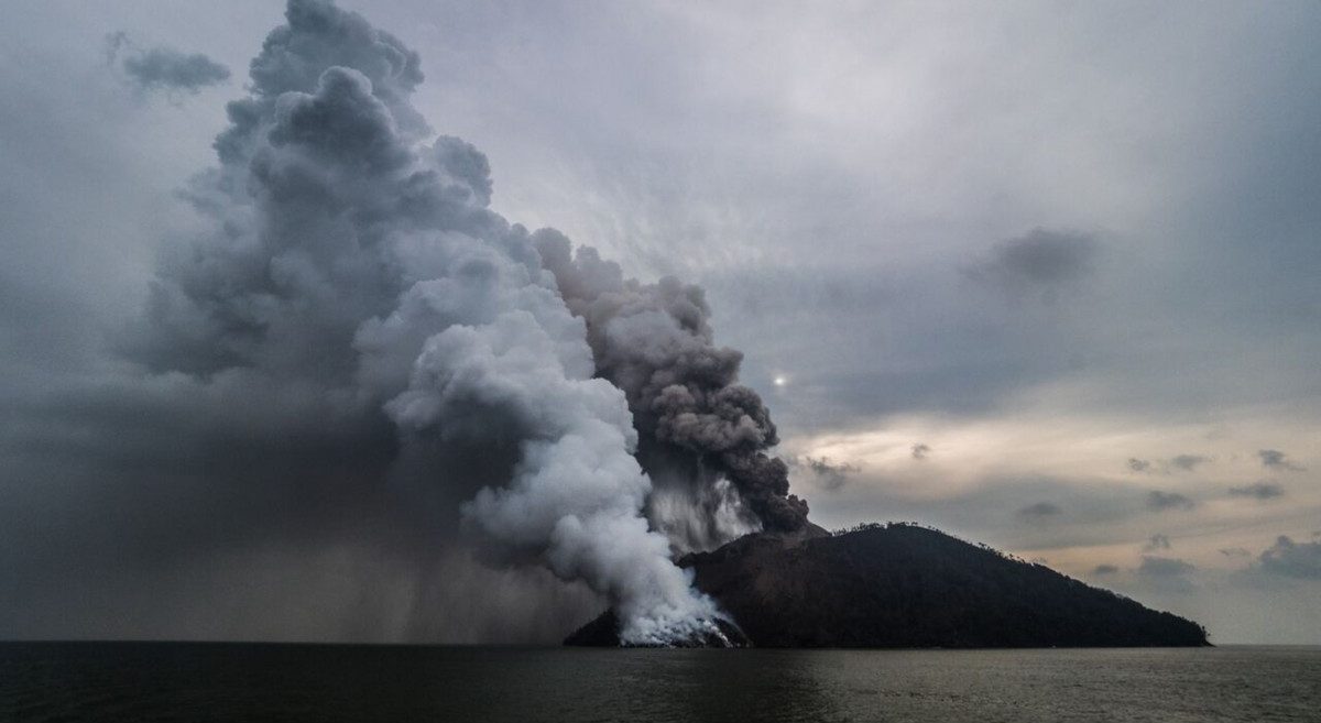 Explosionsartiger Ausstoß auf den Philippinen