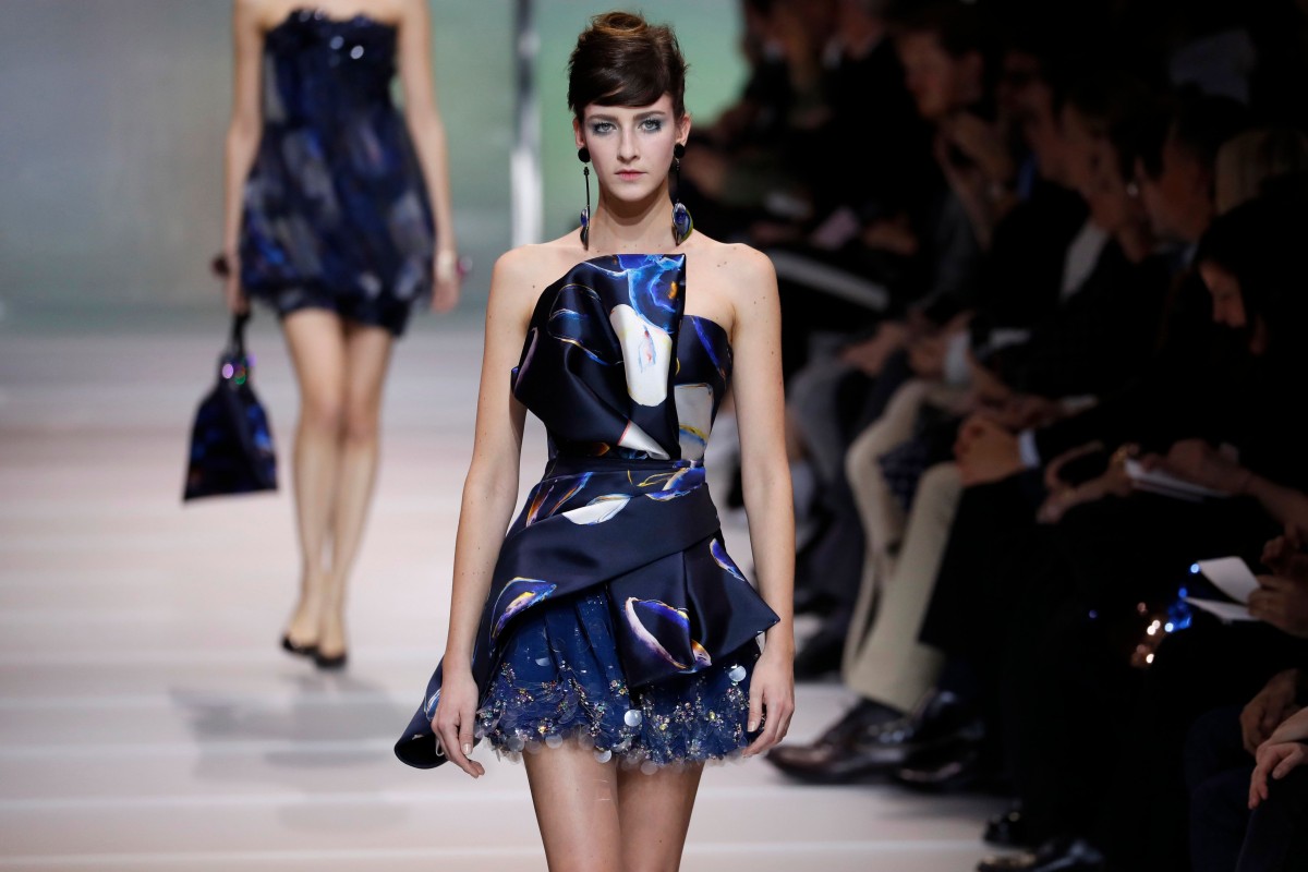 Hohe Schneiderkunst bei Givenchy und Armani Privé (Fotos: AFP)