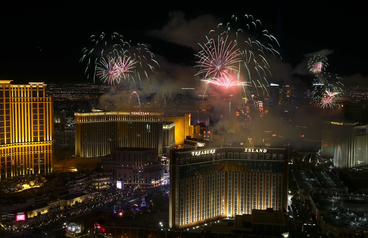 Neujahr_Feuerwerk_in_55808272