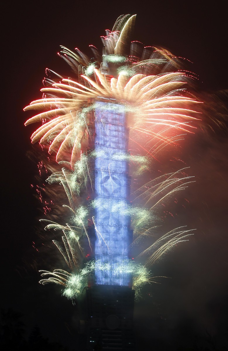 Silvester_Feuerwerk_55804218