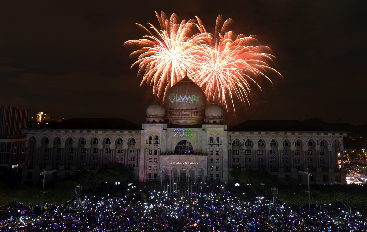 Silvester_Feuerwerk_55804252