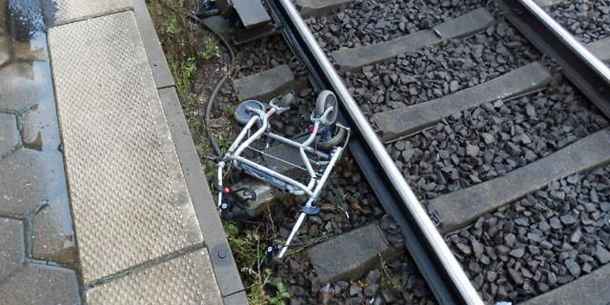 Riesenglück: 87-Jähriger wird von Zug überrollt - nur leicht verletzt