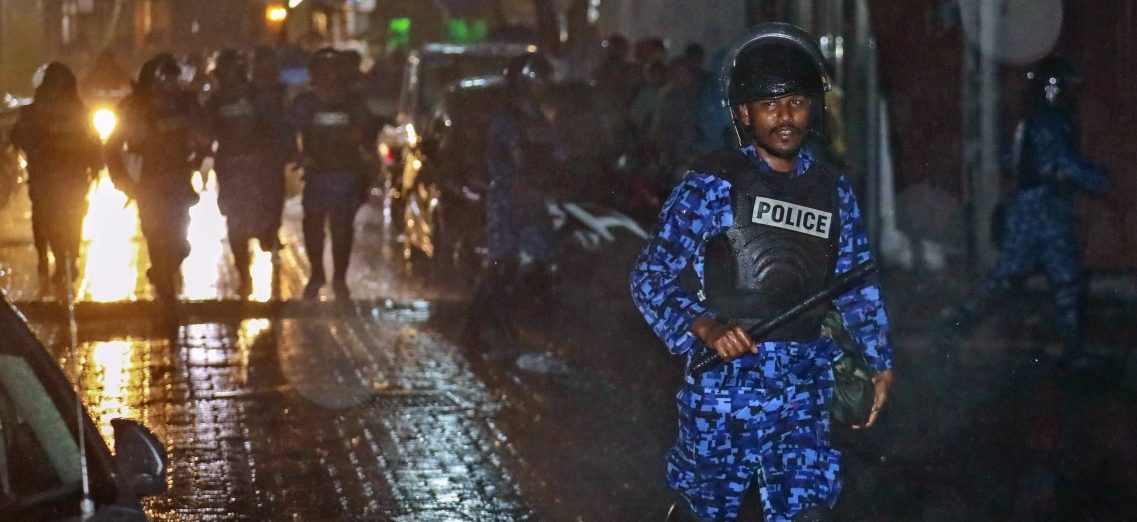 Malediven: Soldaten stürmen oberstes Gericht
