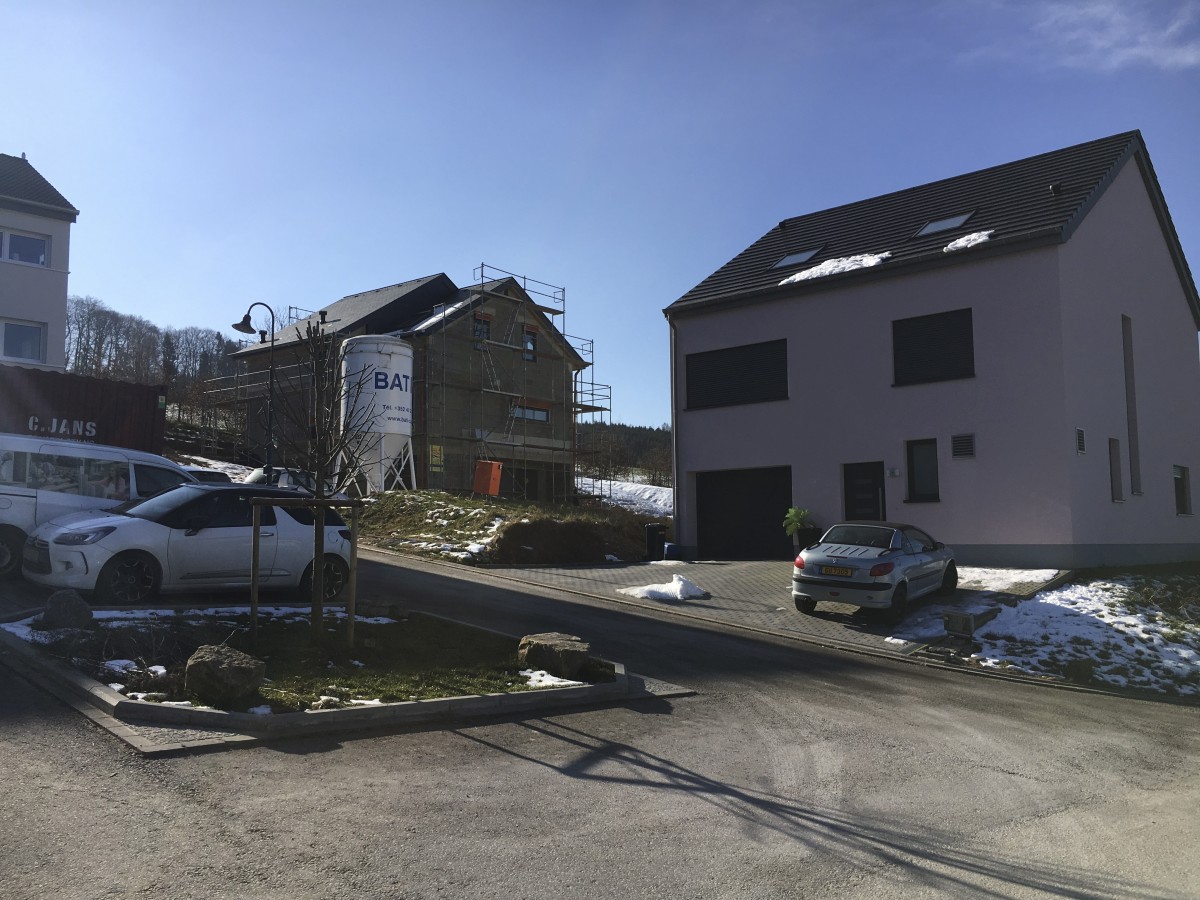 Falsch vermessen: Haus überragt Grundstücksgrenze um ein bis zwei Meter