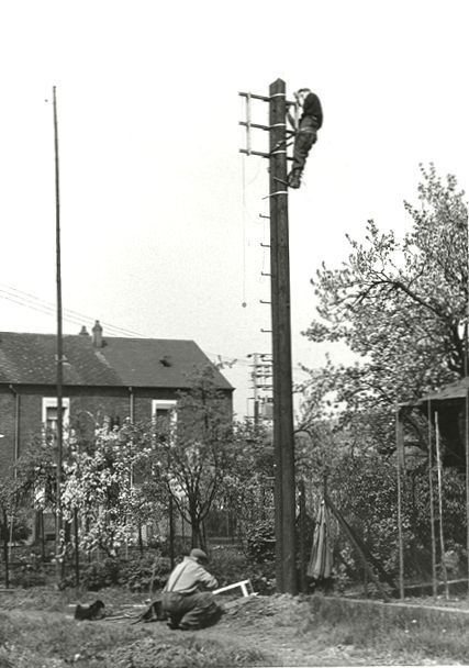 Arbeiten-an-Verteilermasten-60Jahre