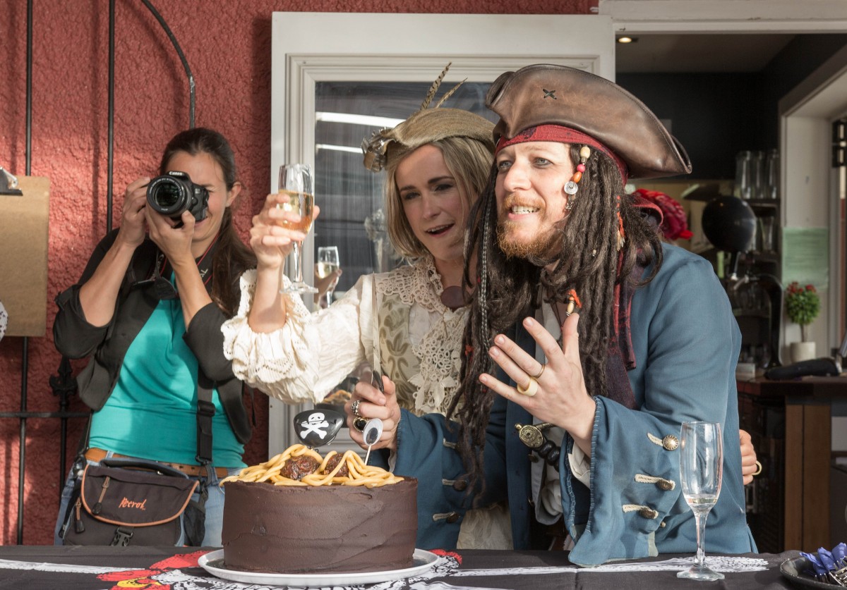 Nudelsieb dient als religiöse Kopfbedeckung