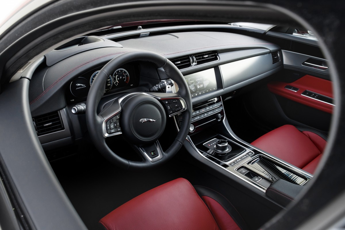 R-Sport_2.0P_Firenze Red_068