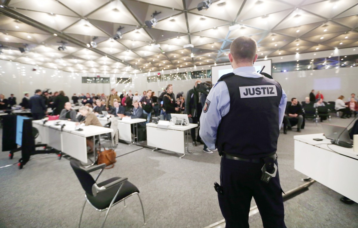 Todesangst – und witzelnde Polizisten: Niederländer sagt zur Loveparade aus