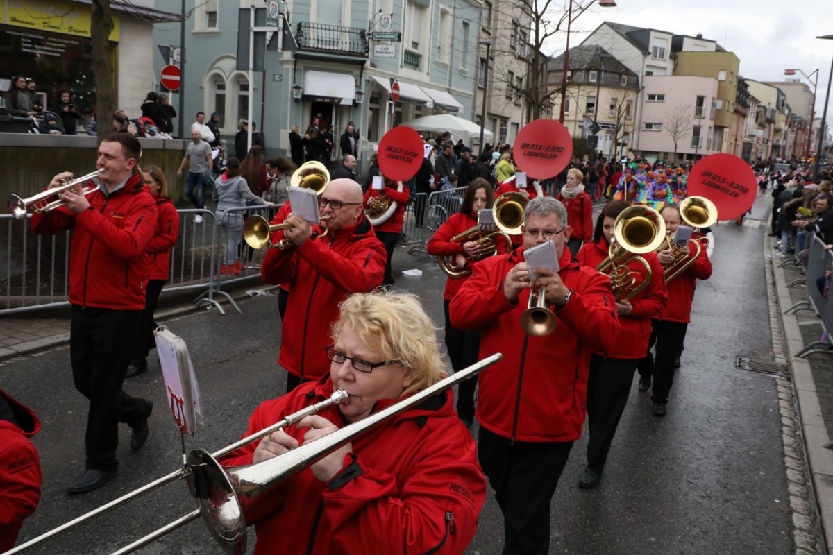 „De Péitenger Wand bléist monter virun“