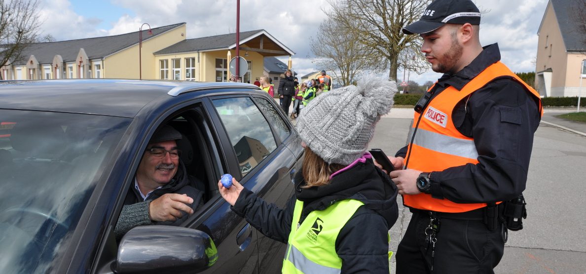 Achtung Kontrolle! In Luxemburgs Süden verteilen Kinder Knöllchen