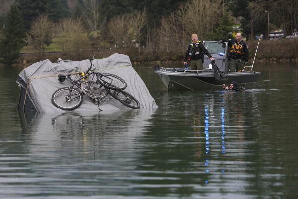 Mann rettet Hund aus sinkendem Wohnmobil