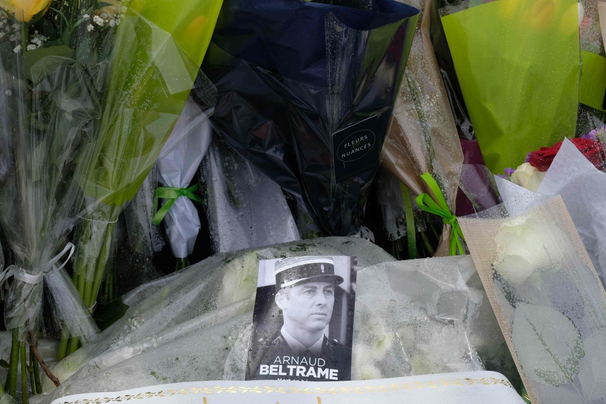 La France pleure une mort héroïque