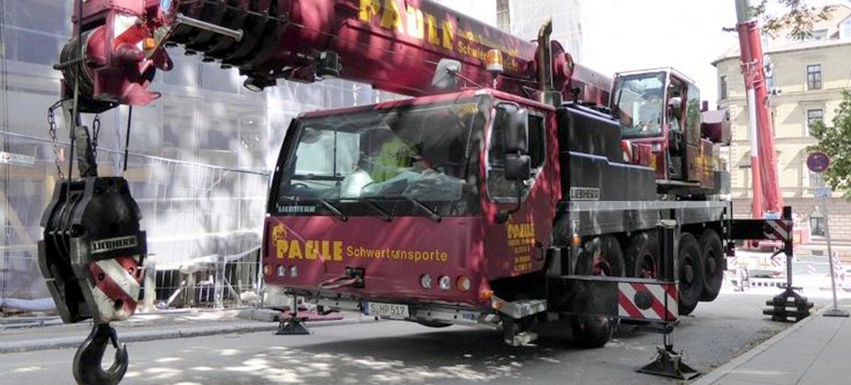 Diebe mit 48-Tonnen-Kran auf der Flucht durch Deutschland