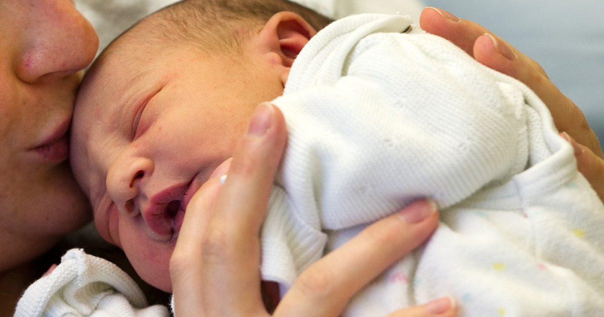 Schweiz: Baby kommt mitten im Stau zur Welt