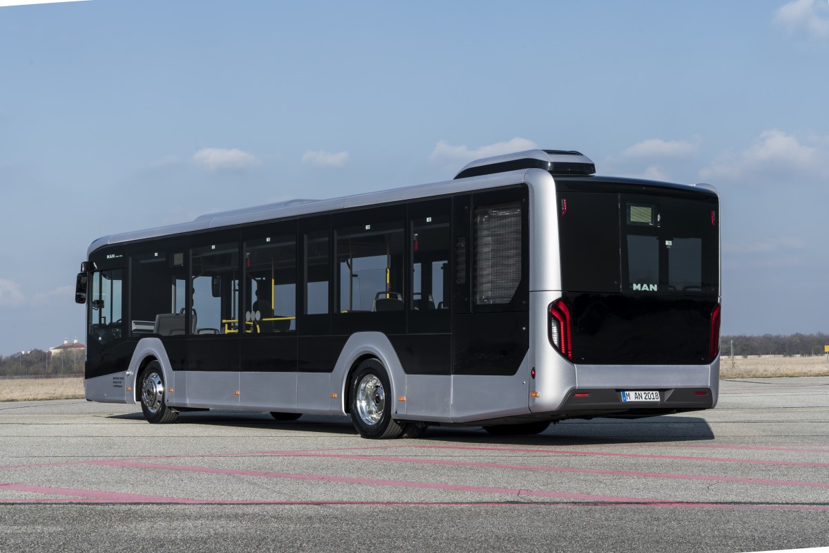 P_Bus_EOT_LionsCity_2018-13