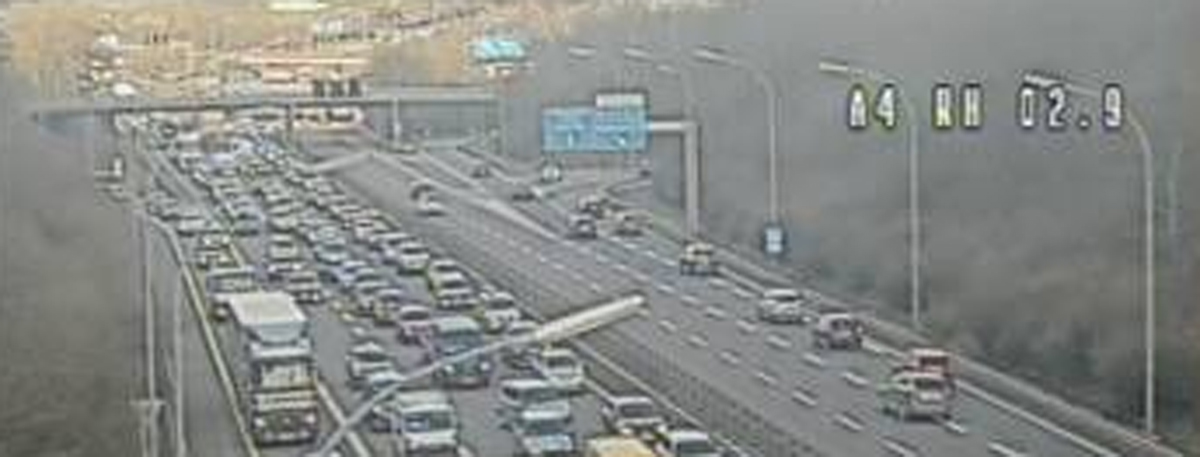 Baustelle und Unfall auf der A4 ärgern Autofahrer