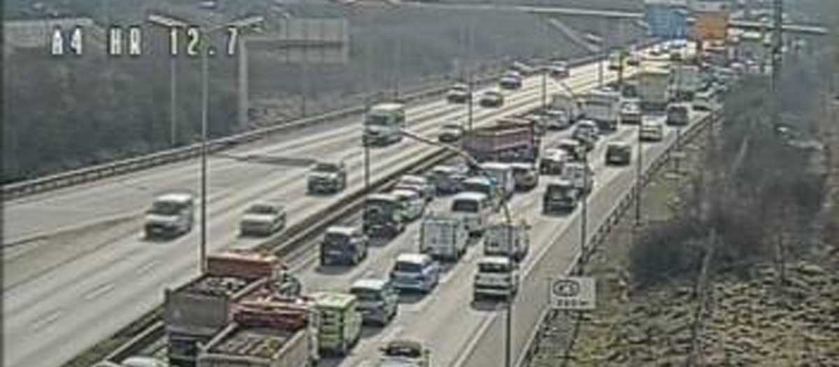 Achtung Staugefahr - Lkw-Unfall auf der A4