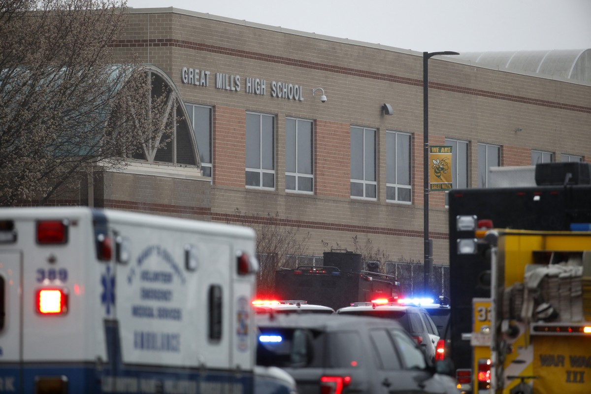 Angreifer stirbt bei Schusswechsel an High School (Update)