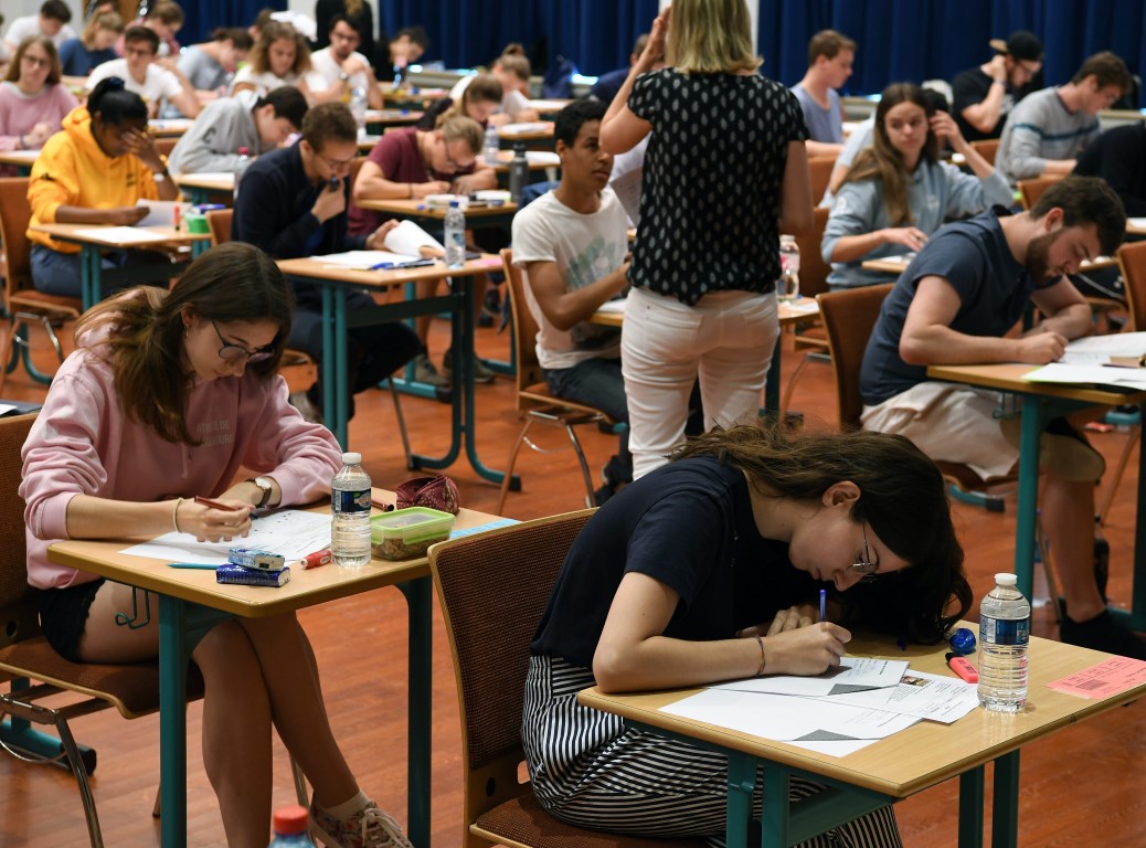 Premieres examen athenee