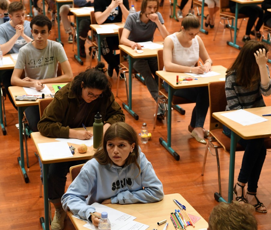 Premieres examen athenee