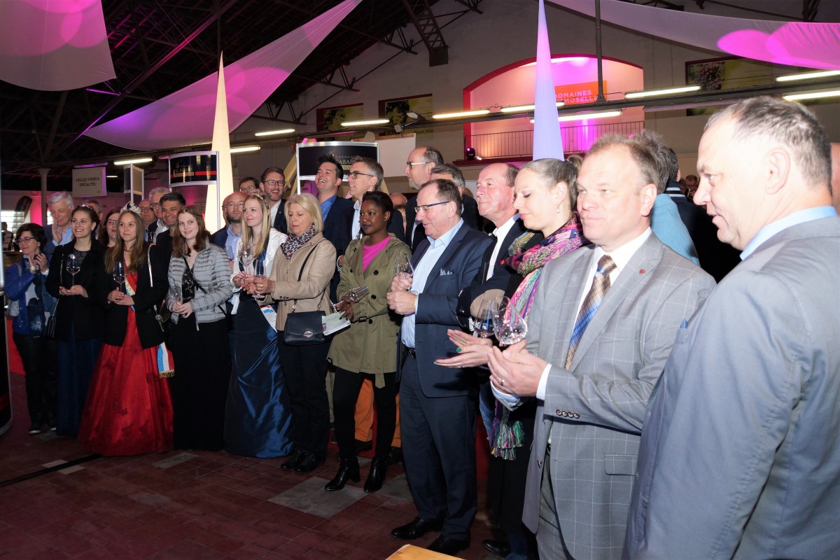 Ehrengäste während der Ansprache 1