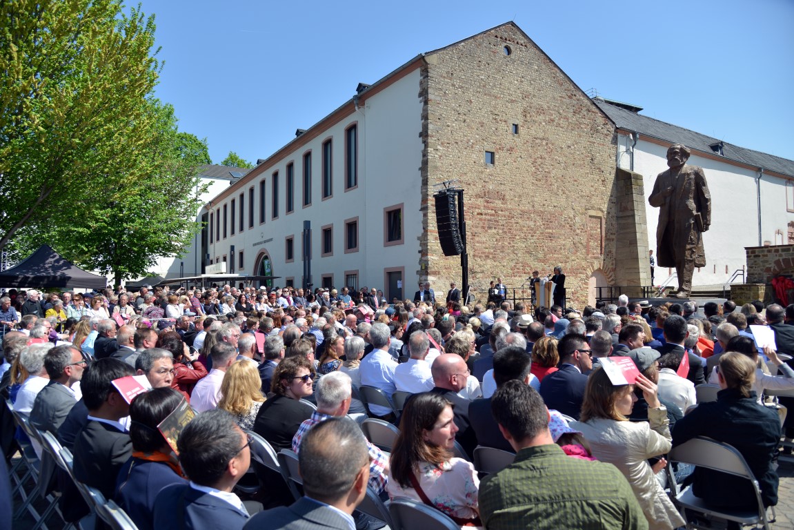 Karl Marx Statue enthüllt