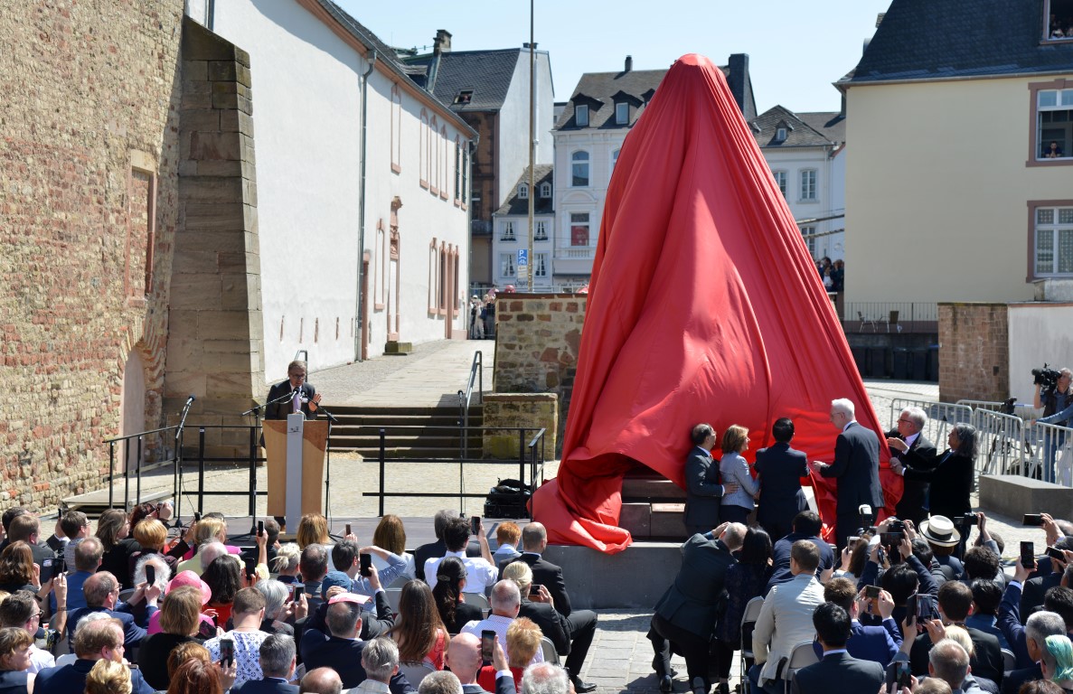 Karl Marx Statue enthüllt