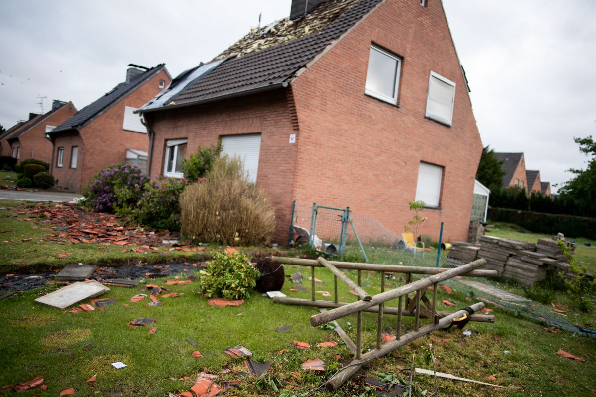 Nach_Wirbelsturm_am_57352012urn_binary_dpa_com_20090101_180517-90-004872-FILED