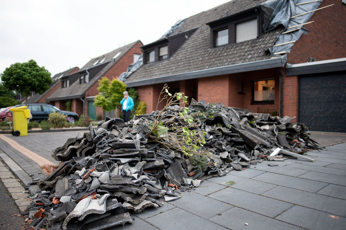 Nach_Wirbelsturm_am_57352496urn_binary_dpa_com_20090101_180517-90-005542-FILED