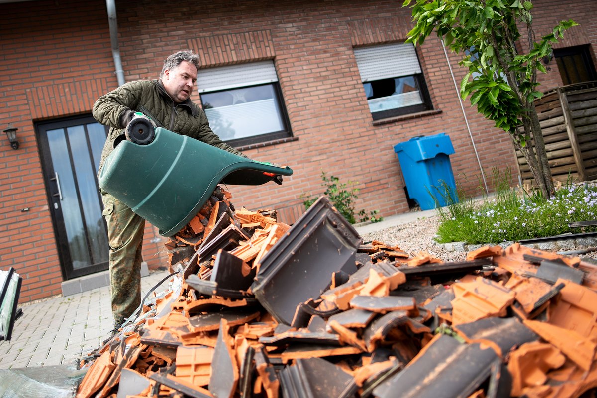 Nach_Wirbelsturm_am_57354587urn_binary_dpa_com_20090101_180517-90-011065-FILED