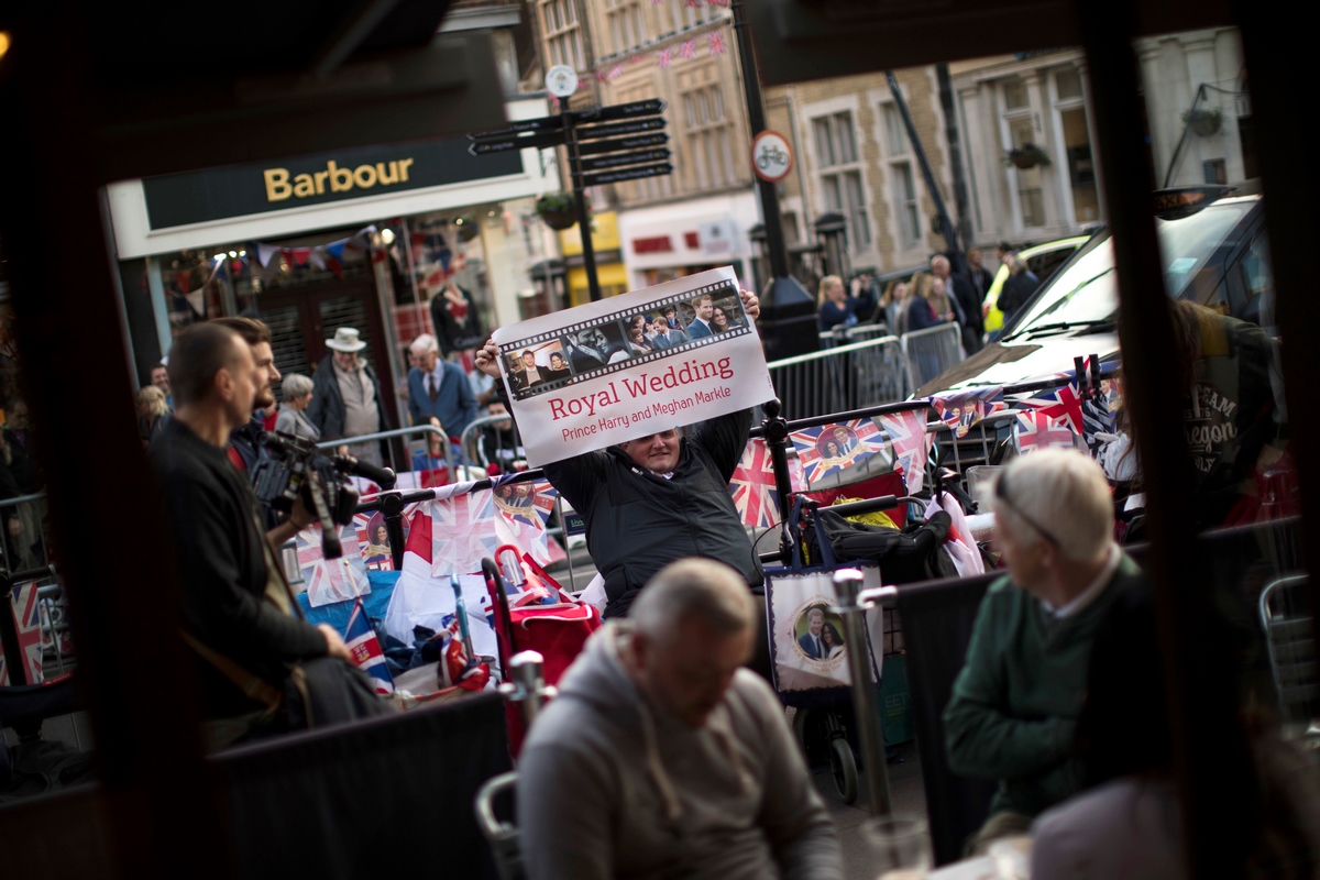 Vor_der_Royal_Hochze_57363538urn_binary_dpa_com_20090101_ap_925293ce220942ac962117c9852dd454-FILED