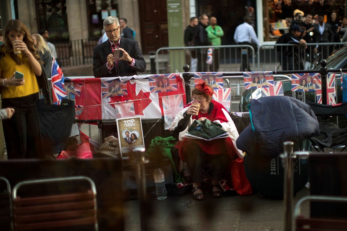 Vor_der_Royal_Hochze_57363641urn_binary_dpa_com_20090101_ap_bc6f14bf56f6419ebbb0d90a1e120ff3-FILED