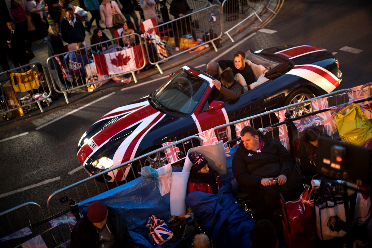 Vor_der_Royal_Hochze_57363684urn_binary_dpa_com_20090101_ap_e8556c995d6f4510a92c5f012250b49d-FILED