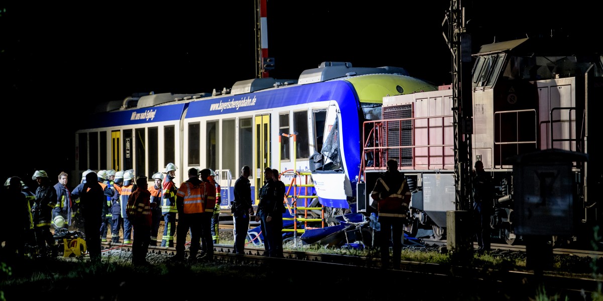 Zugkollision in Bayern: 2 Tote und 14 Verletzte