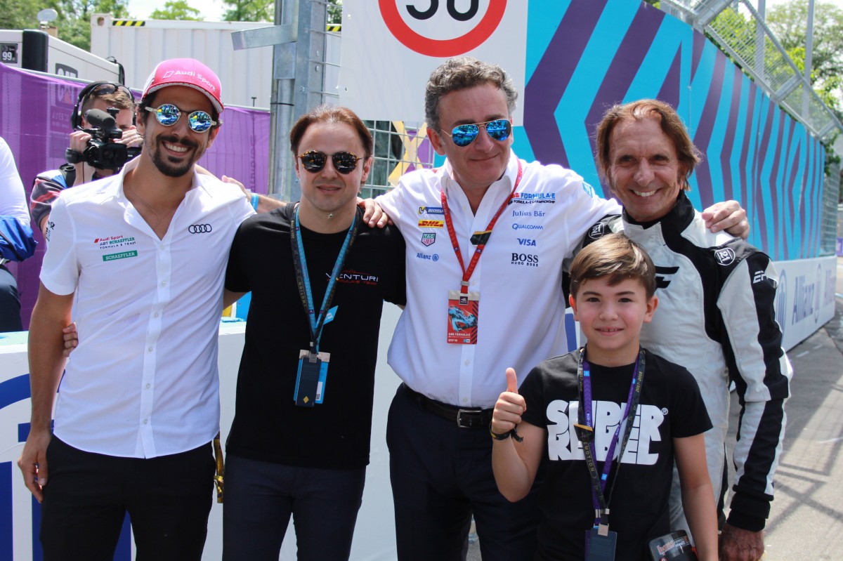 180610 150 Brasilians