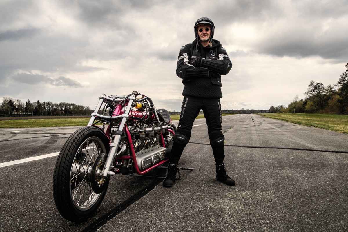 Brösel Feldmann mit dem Red Porsche Killer