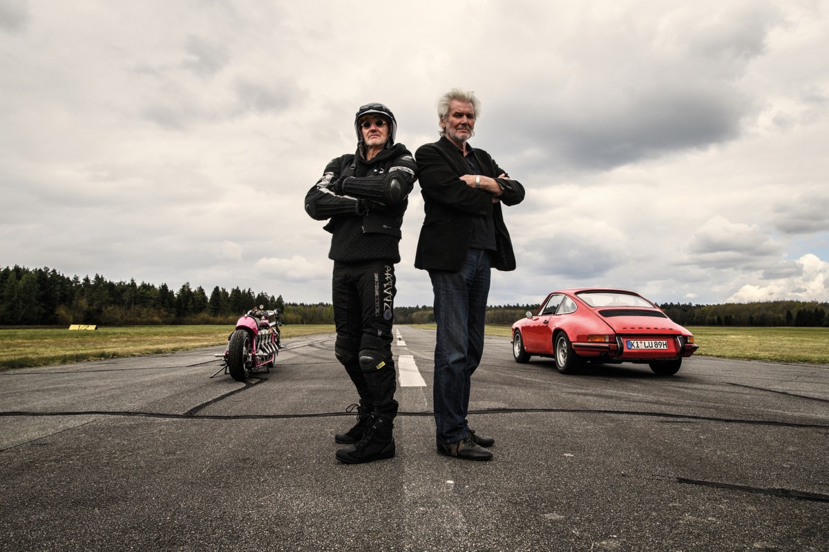 Feldmann, links, und Henze vor ihren Boliden