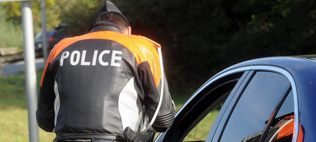 Fahrer verschwindet nach Unfall und gibt später zu, einem Fahrverbot zu unterliegen