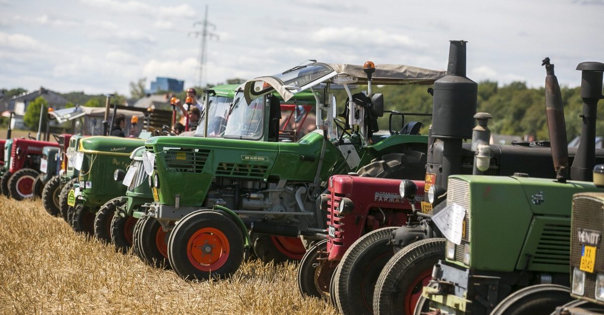 Plouconcours 2018: So pflügen die Meister durch das Feld