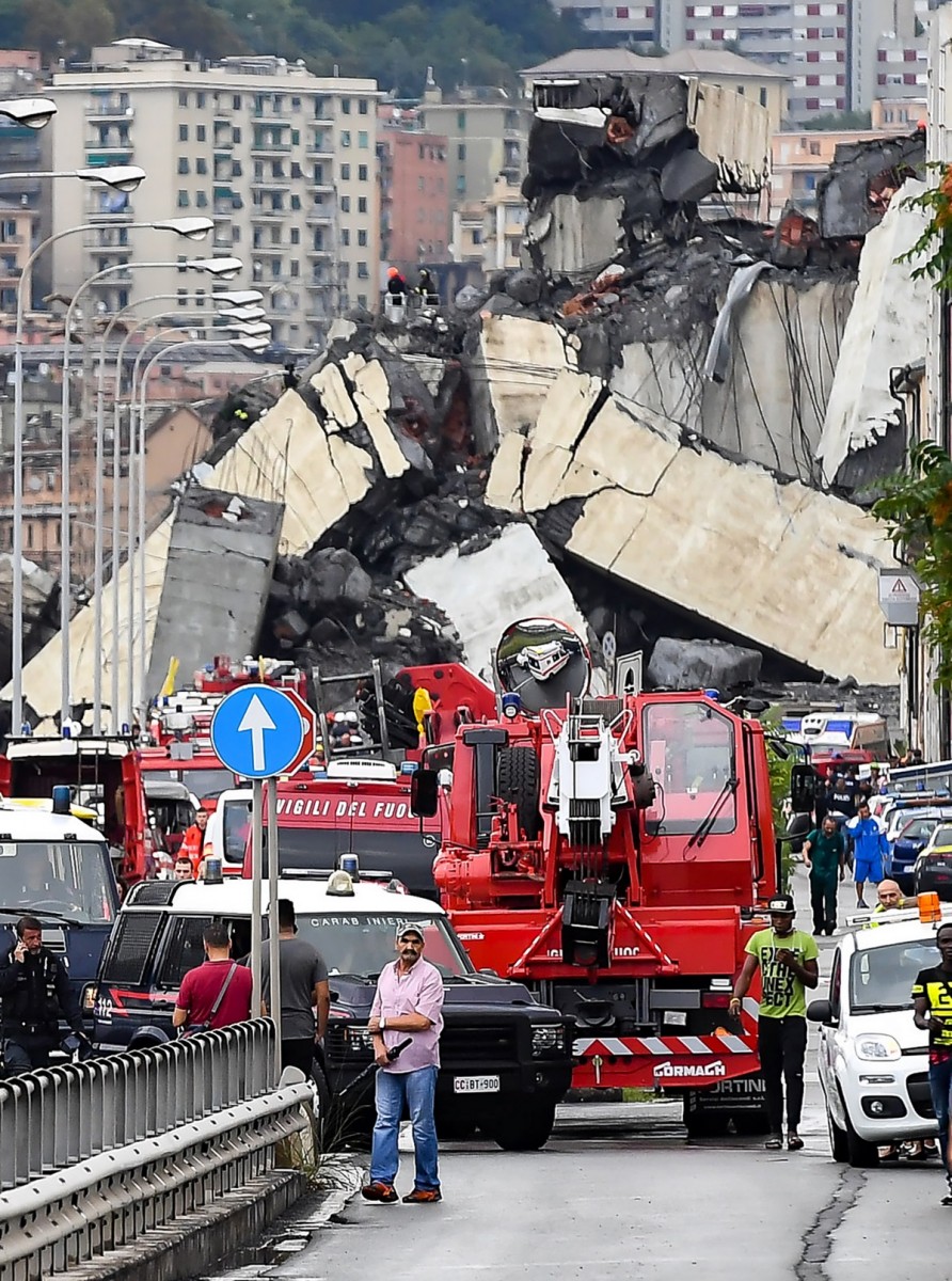 Autobahnbruecke_in_G_58373041urn_binary_dpa_com_20090101_180814-99-552746-FILED