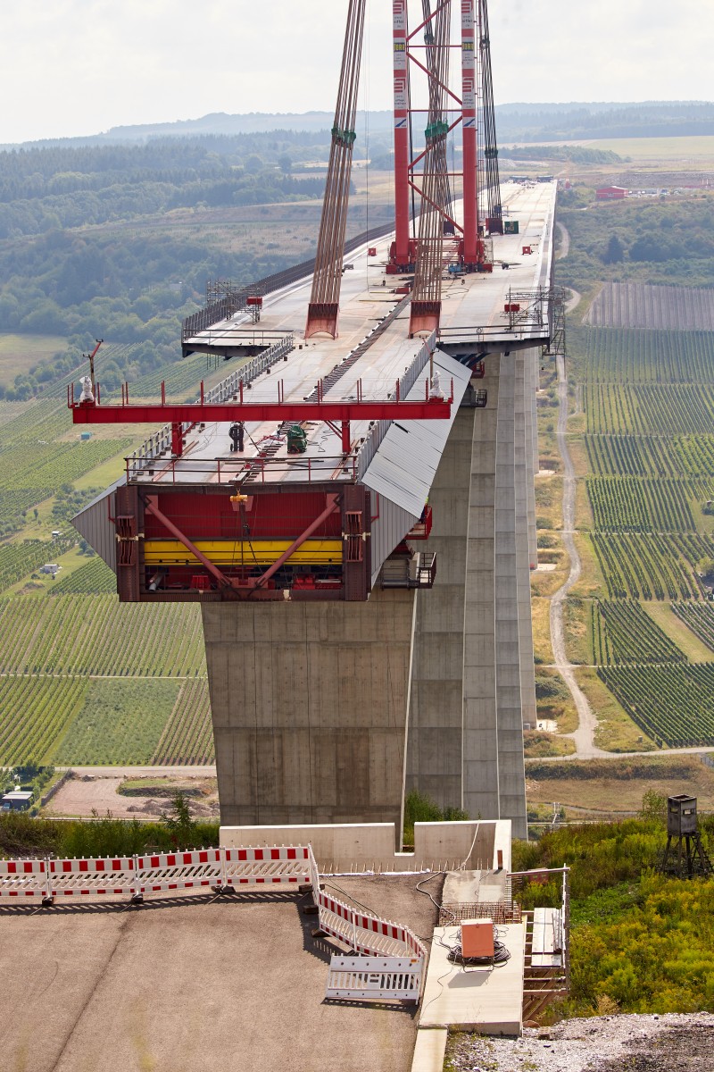 Hochmoselbruecke_58415680urn_binary_dpa_com_20090101_180817-90-008280-FILED