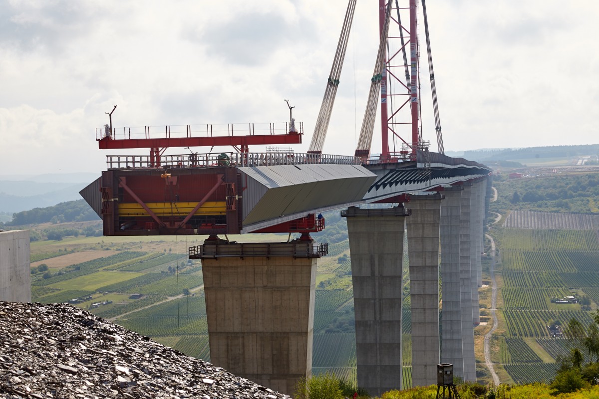 Hochmoselbruecke_58415682urn_binary_dpa_com_20090101_180817-90-008274-FILED