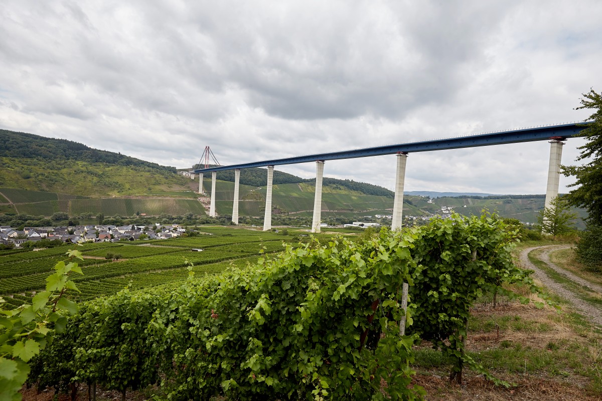 Hochmoselbruecke_58415792urn_binary_dpa_com_20090101_180817-90-008293-FILED