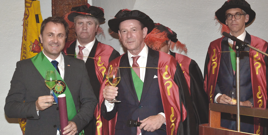 Wein-Bruderschaft will den Rivaner (und sich) wieder in Szene setzen