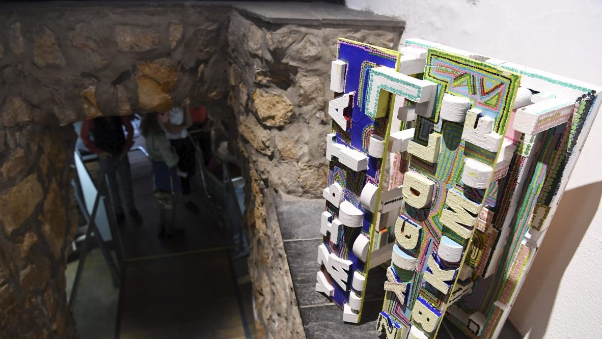 „Kunst ist unsere Arbeit“ – Collectif Dadofonic und CooperationsArt stellen in der Galerie beim Engel aus