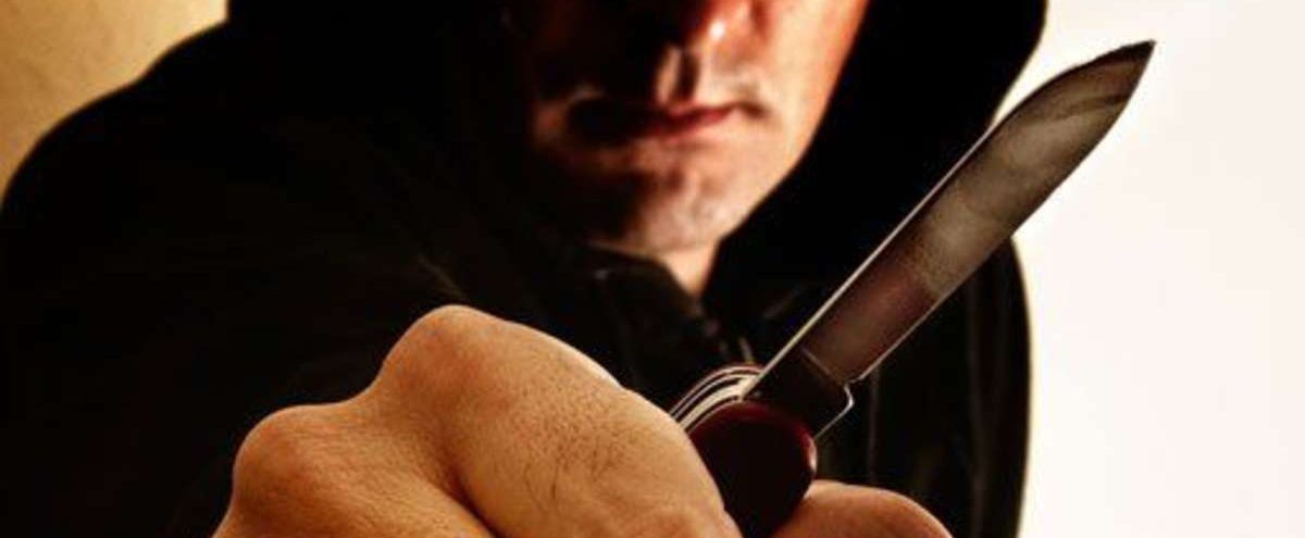 Esch: Gruppe greift Fahrradfahrer mit Stichwaffe an