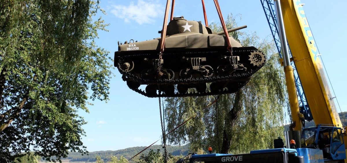 Ein Panzer in Ettelbrück lernt fliegen