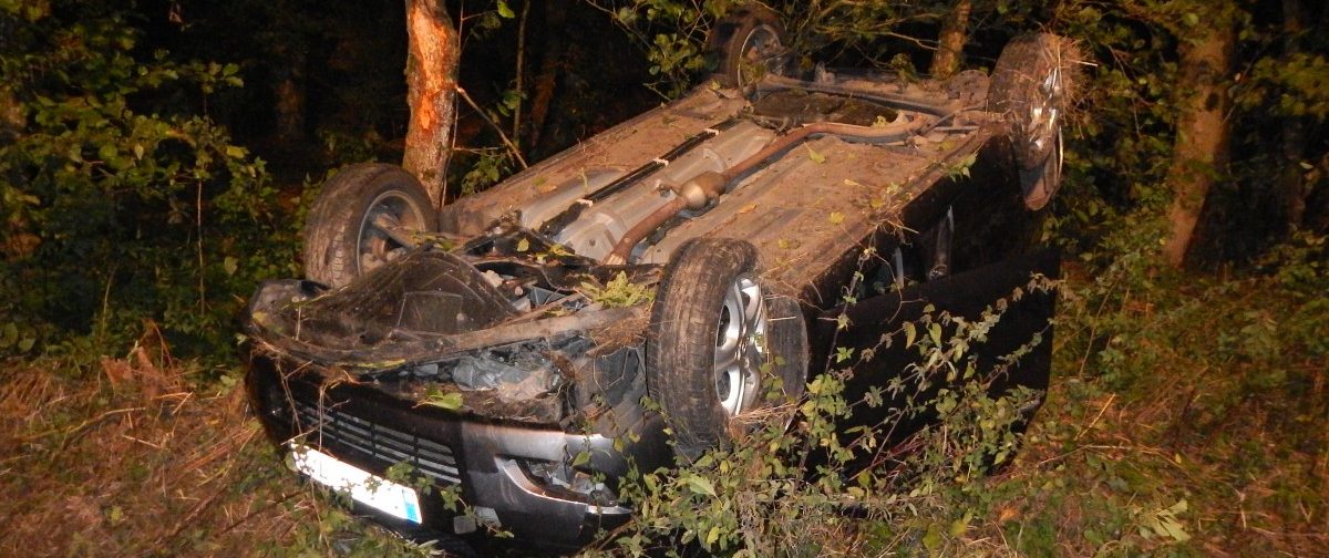 Betrunkener baut schweren Unfall – mit Frau und Kind an Bord