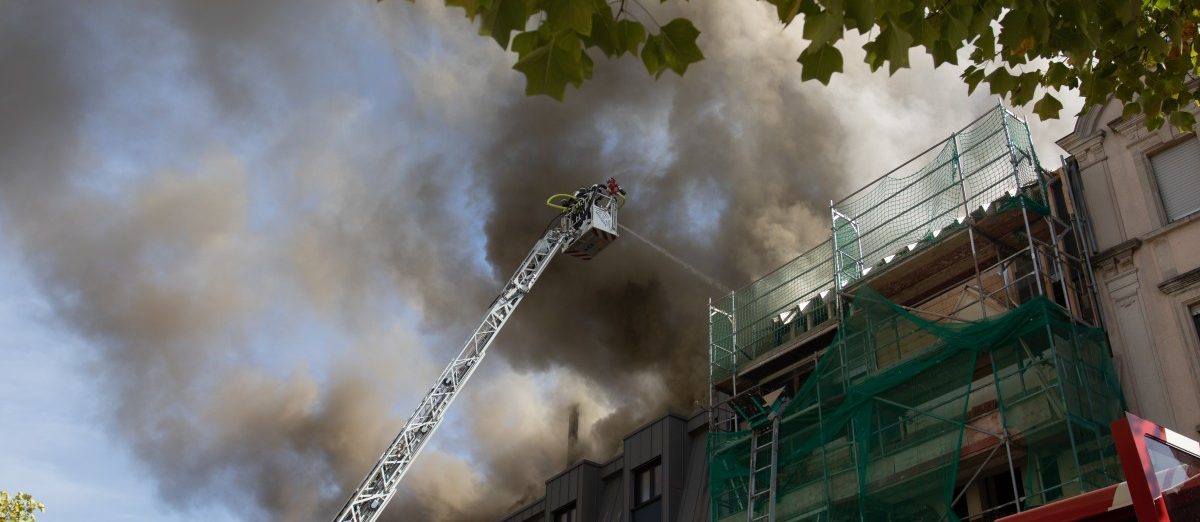 Brand in Escher Kanalstraße: Dachstuhl stand in Flammen